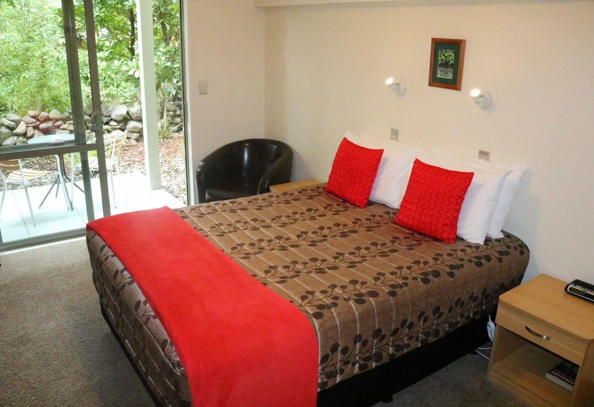 La Rochelle Motel Akaroa Bagian luar foto